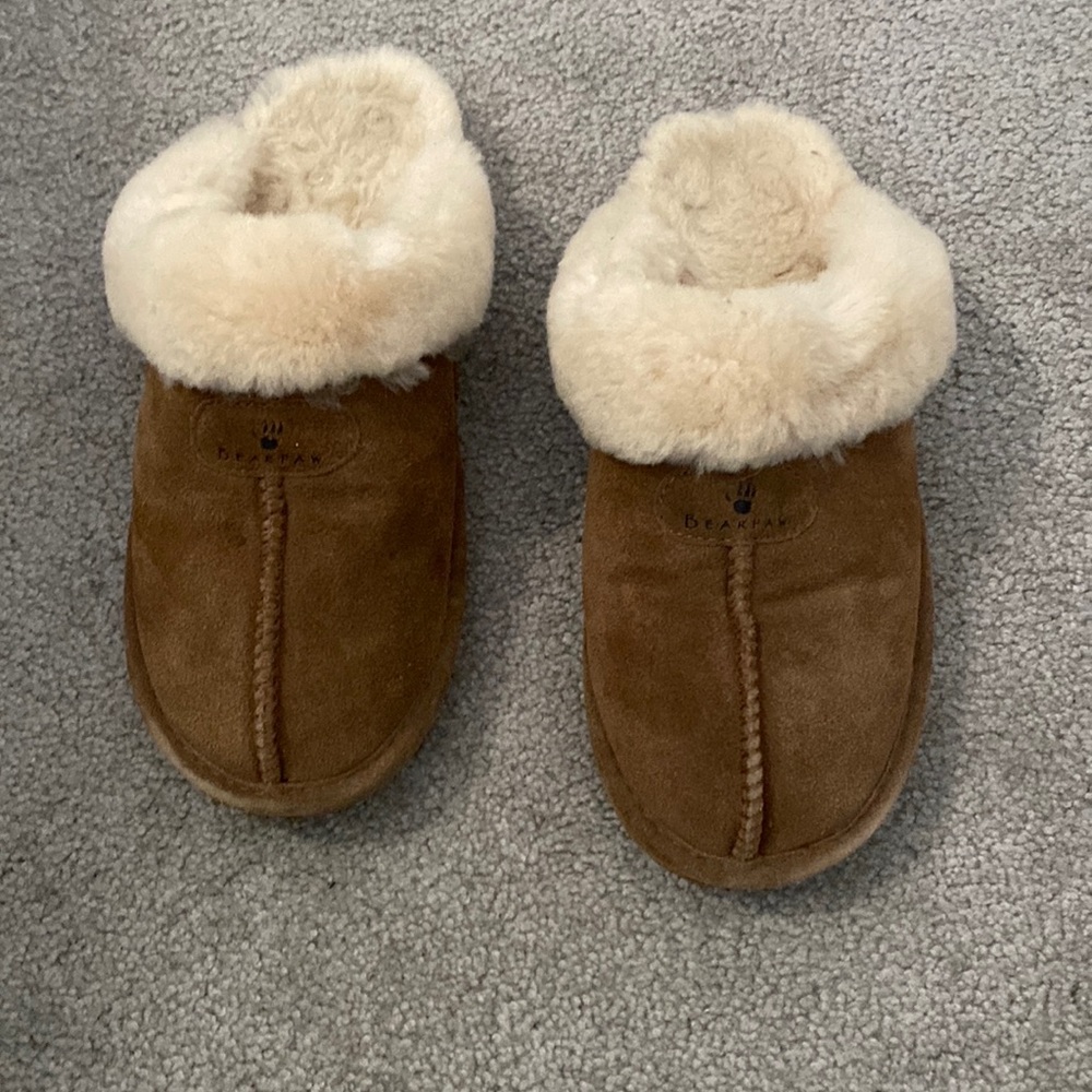 Beige and brown bear paw slippers